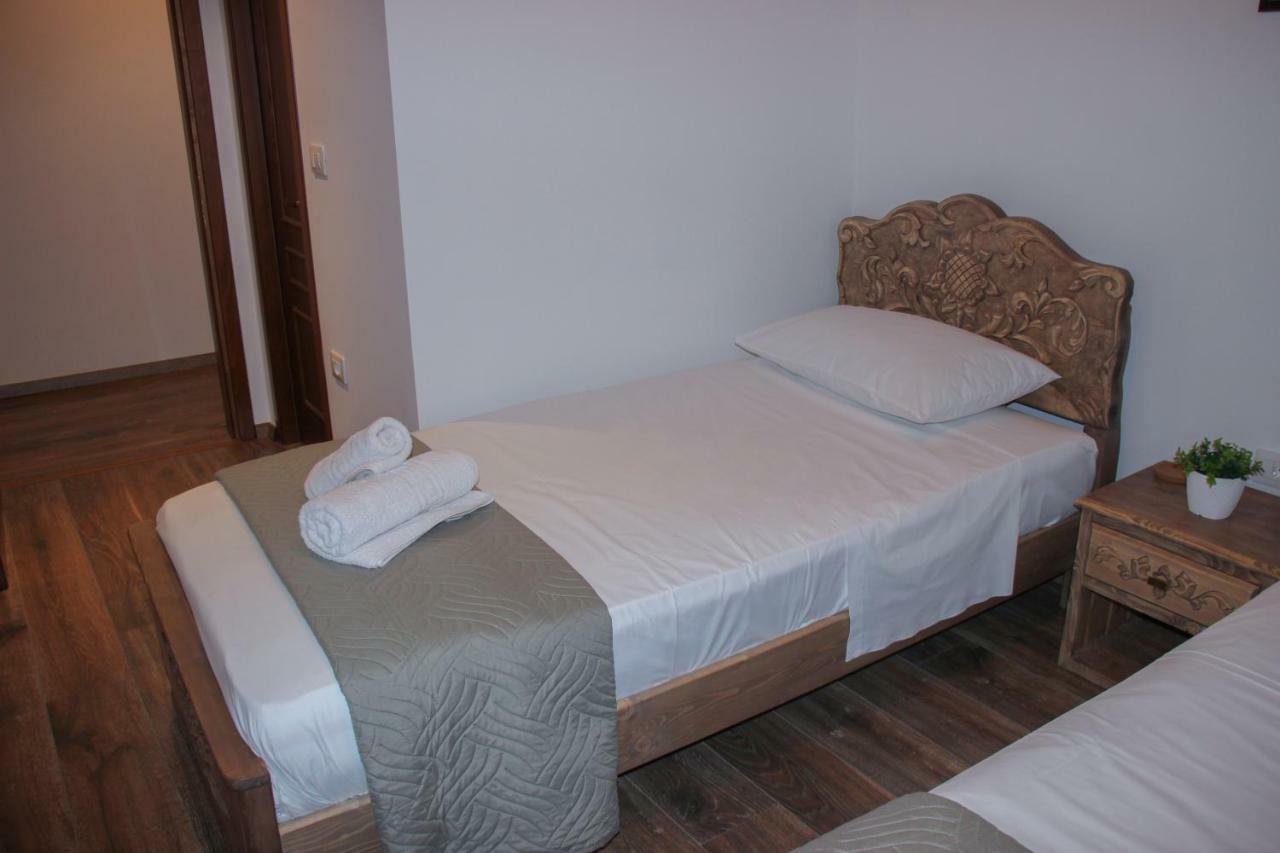 4Rooms Hotel จีโรคาสเตอร์ ภายนอก รูปภาพ